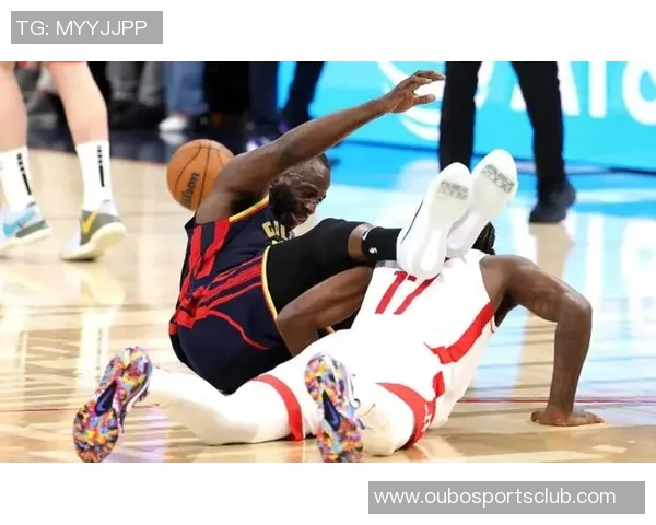 杰伦布朗赛场趣事发际线失守OG球衣遭殃引发球迷热议